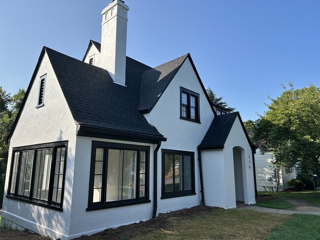 Building Photo - 716 Riverside Dr