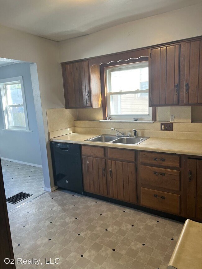 Building Photo - 4 br, 1 bath House - 1356 Eleanor Ave