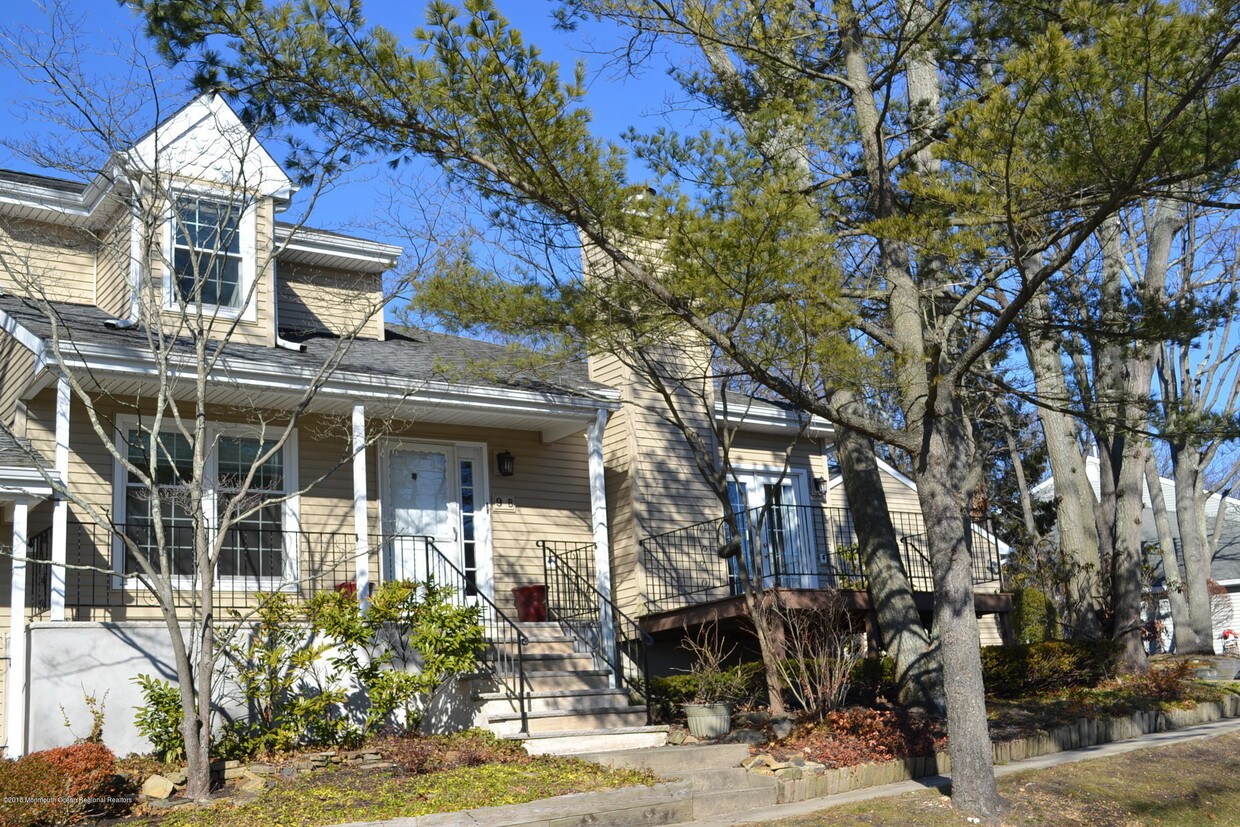 9 Beech Ct Unit B, Brielle, NJ 08730 Condo for Rent in Brielle, NJ