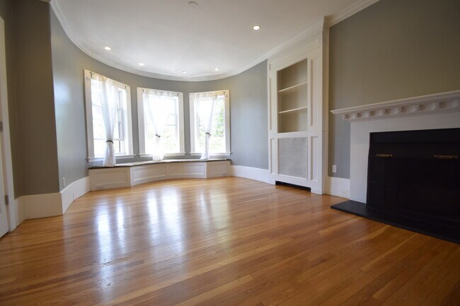 Foto del edificio - 1402 Beacon St