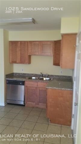 Building Photo - 1025 Sandalwood Dr