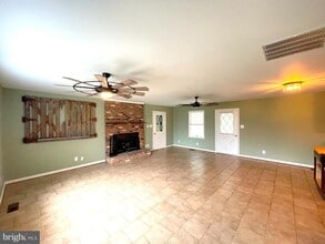 Building Photo - 10960 Earnshaw Ln
