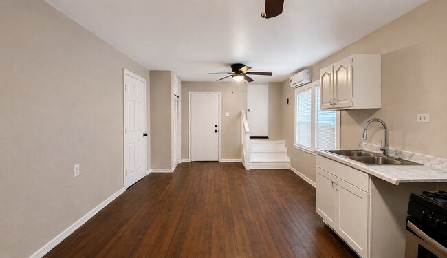 Building Photo - 1319 Leal St
