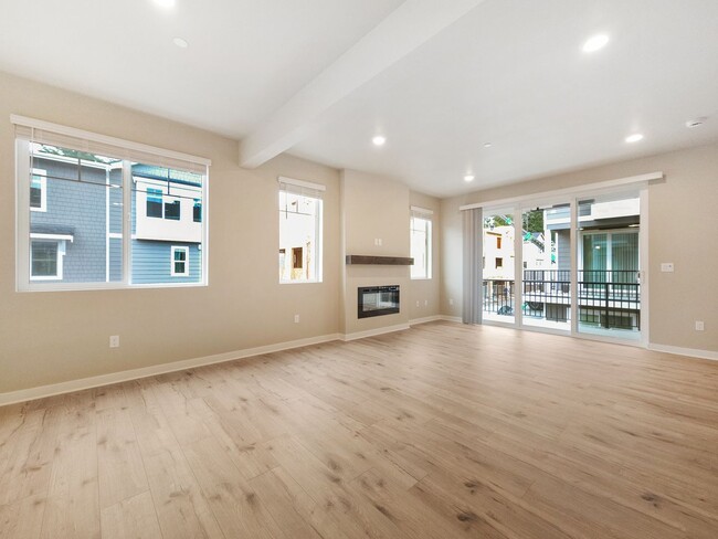 Foto del edificio - Newly Built 4-Bedroom Townhome with Modern...