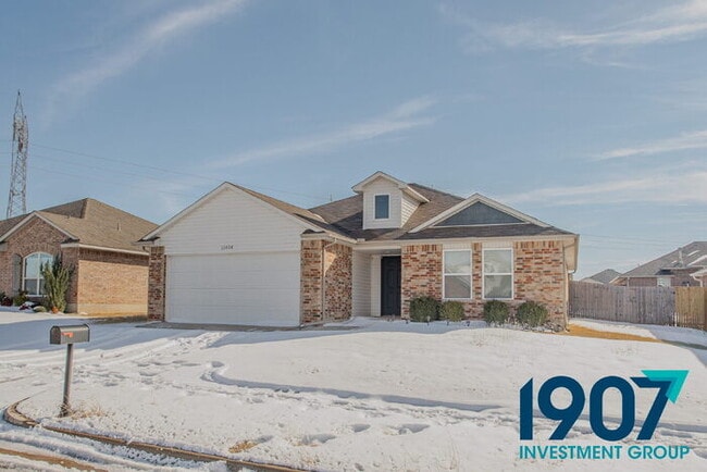 Foto del edificio - Contemporary 3-Bedroom Home in Yukon – Modern Finishes & Open Layout!