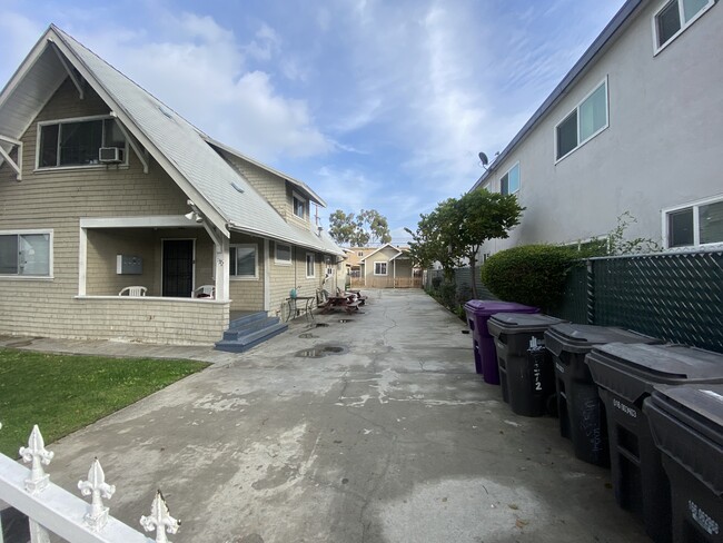 Building Photo - 1372 Gaviota Ave