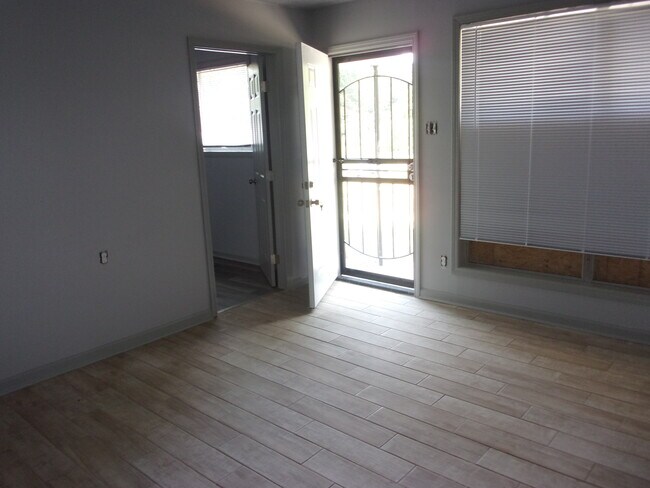 Photo - 1615 Humber St House