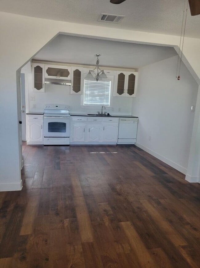 Photo - 8610 Webb Rd House