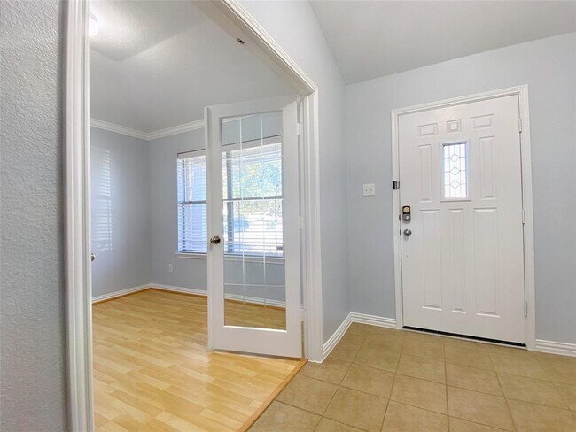 Building Photo - 112 Birdwell Ln