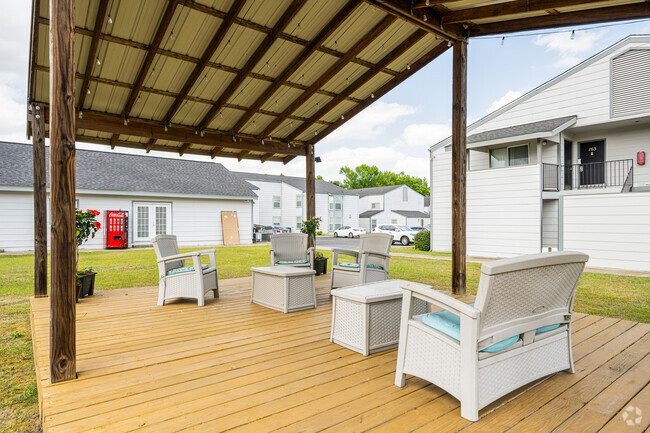 Picnic Area with Grill and Pavilion - Fox Run Dothan