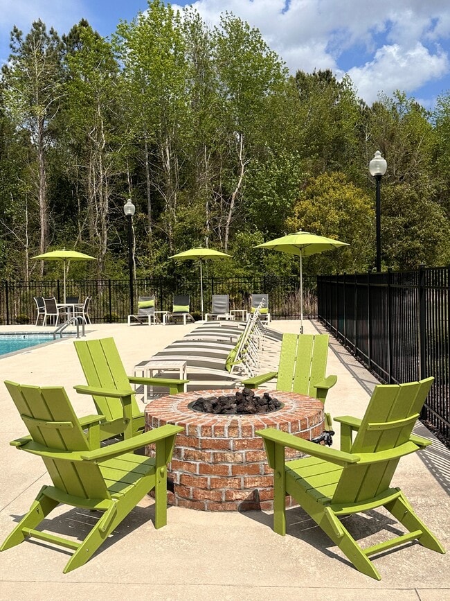 Building Photo - Comet West New Bern