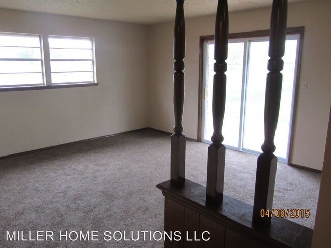 Building Photo - 908 Lotus Ave