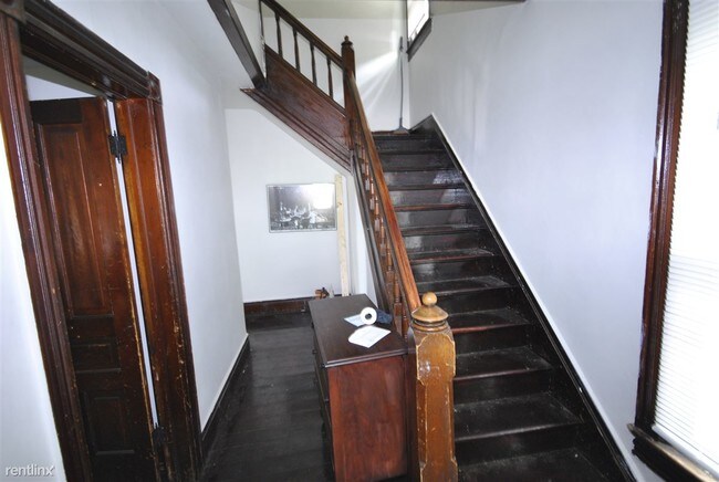 Building Photo - 4 br, 2 bath Apartment - 558 S 5th Ave #2-