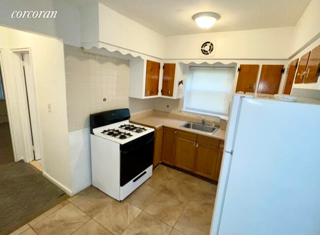 Foto del edificio - 3432 Tiemann Ave