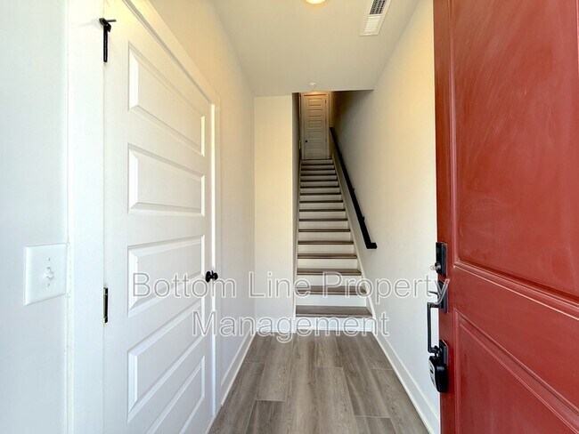 Foto del edificio - 627 W Tremont Ave