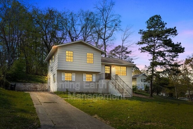 Building Photo - 2836 Creek Ln NE