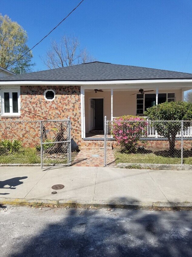 Primary Photo - 3 br, 1 bath House - 110 Congress Street