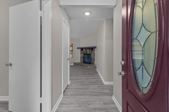 Foto del edificio - 1042 Mainstreet Lake Dr