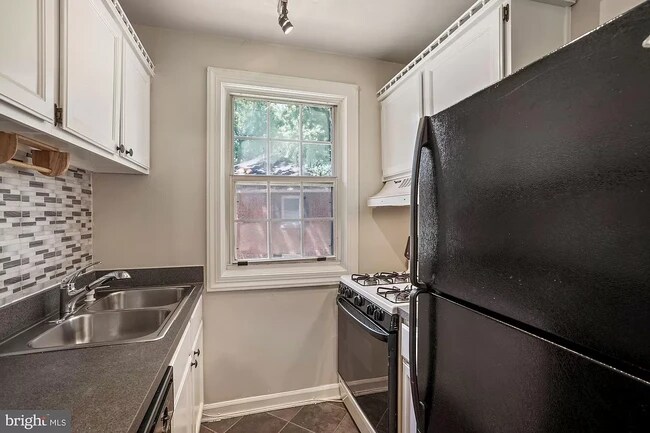 Kitchen - 4311 2nd Rd N