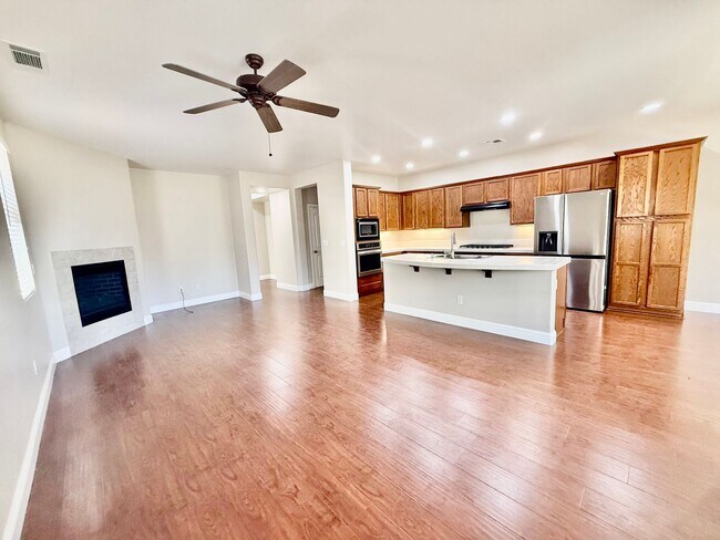 Foto del edificio - Beautiful home near Woodcreek high school