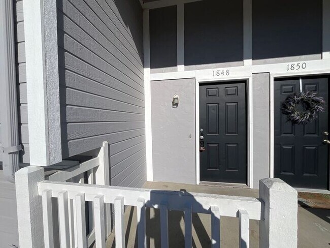 Building Photo - Updated 3 bedroom/2 bath duplex in Liberty!