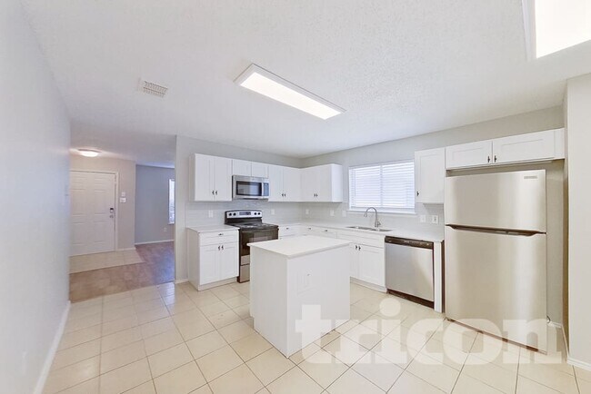 Building Photo - 2922 Marquis Ln