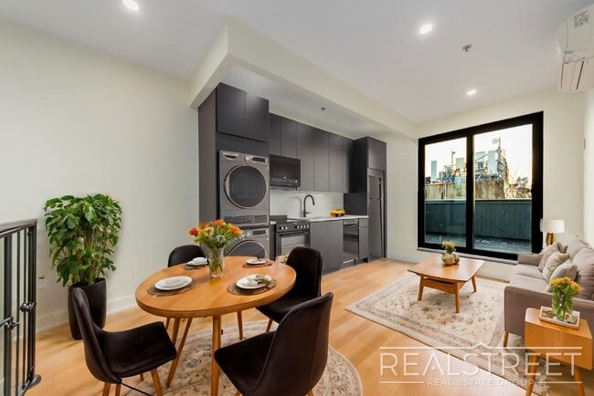 Building Photo - Stunning Brand new PH 1 Bed with Private Roof Deck!