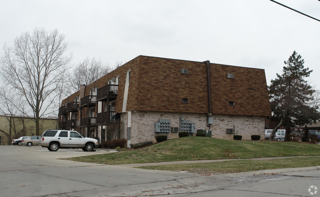 Copper Ridge Apartments 129 Park Meadow Ln Elyria, OH