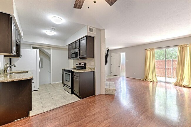 Building Photo - 2602 Custer Pkwy