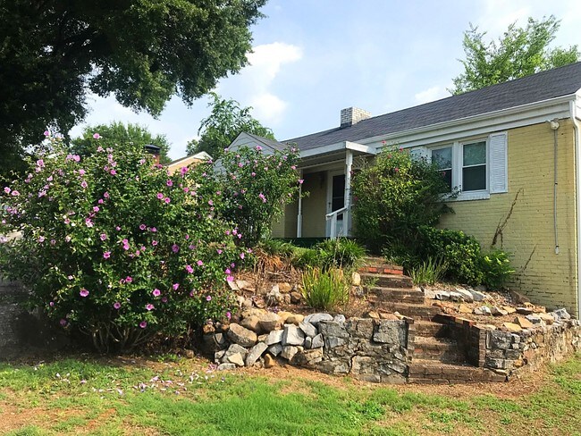 Building Photo - 210 Juniper Ave