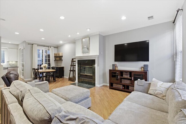 Foto del edificio - 2140 N Winchester Ave