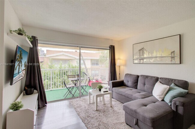Foto del edificio - 4610 NW 79th Ave