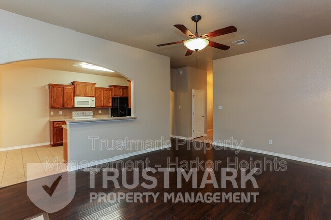 Foto del edificio - 6007 Lolly Loop