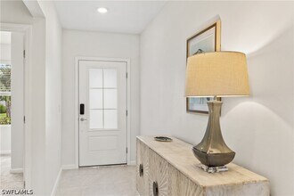 Building Photo - 42425 Cascade Dr