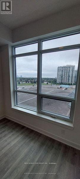 Photo du bâtiment - 50 Upper Mall Wy