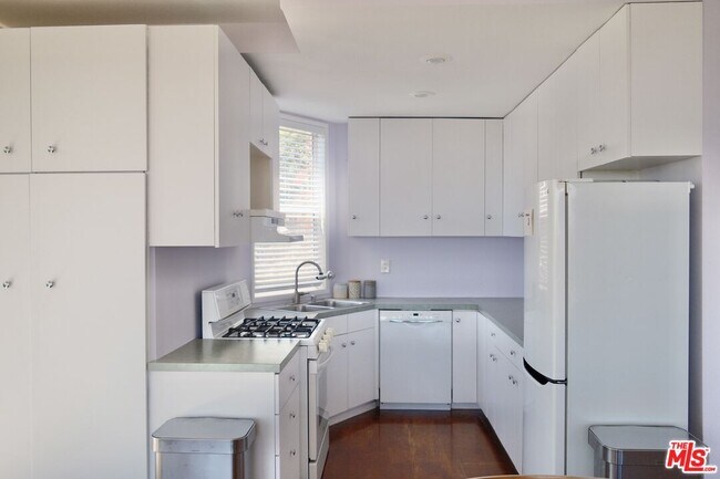 Foto del edificio - 4884 Glenalbyn Dr