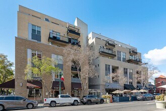 Building Photo - 1608 India St