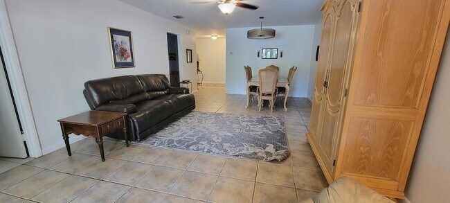 Foto del edificio - 12738 Peconic Ct