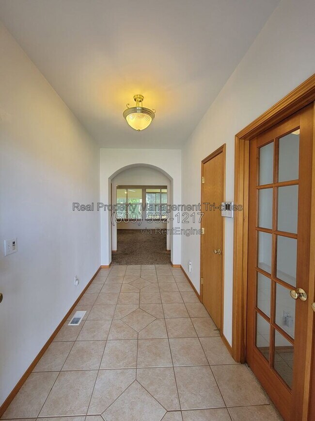 Foto del edificio - 4111 Joshua Dr