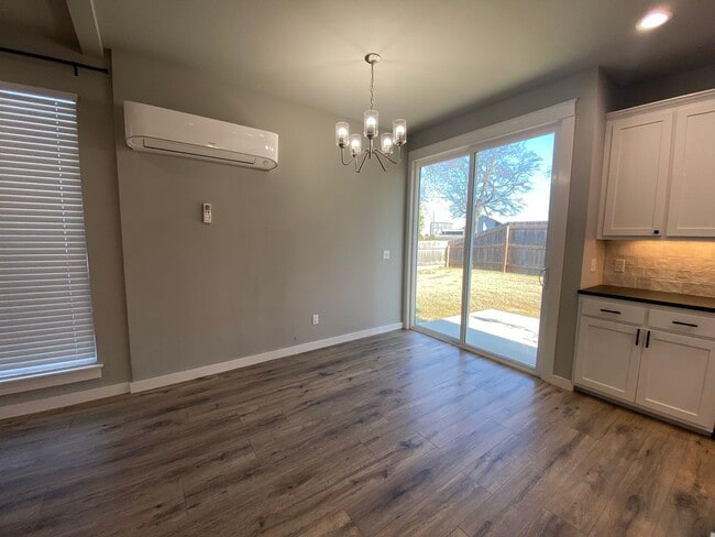 Building Photo - Stunning 3 bed 2.5 bath for rent in Coweta!!