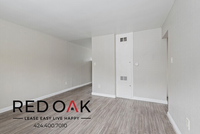 Building Photo - ~$200 OFF Each Month~ Bright and Delightfu...