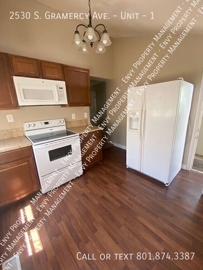 Building Photo - 2530 S Gramercy Ave