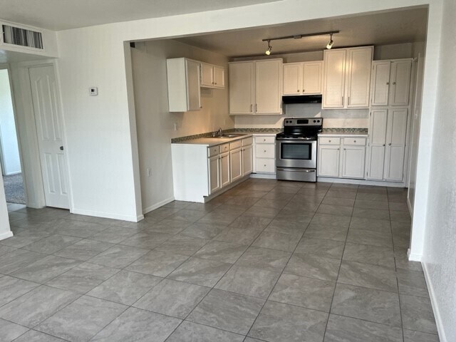 Foto del edificio - 5 bedroom 2.5 baths in Phoenix!!