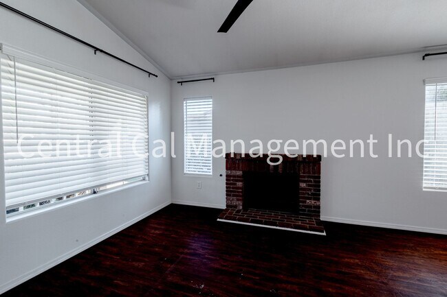 Foto del edificio - 4 Bedroom/2 Bath Home in Desired Riverlakes Community - $2395 per month!