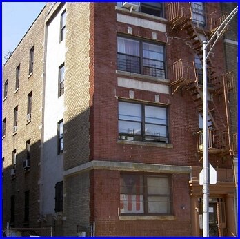 Building Photo - 600 E 22nd St