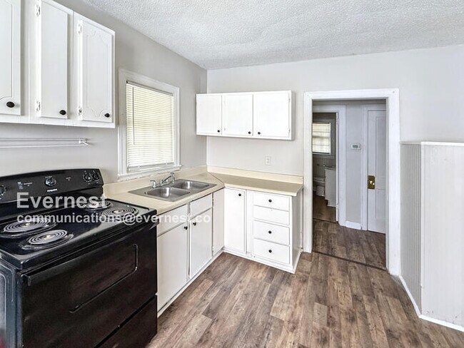 Foto del edificio - 3912 39th Ave N