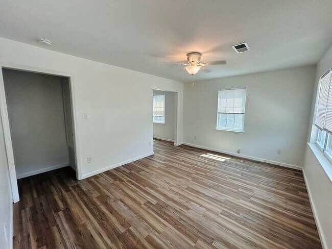 Foto del edificio - 3811 Franklin St