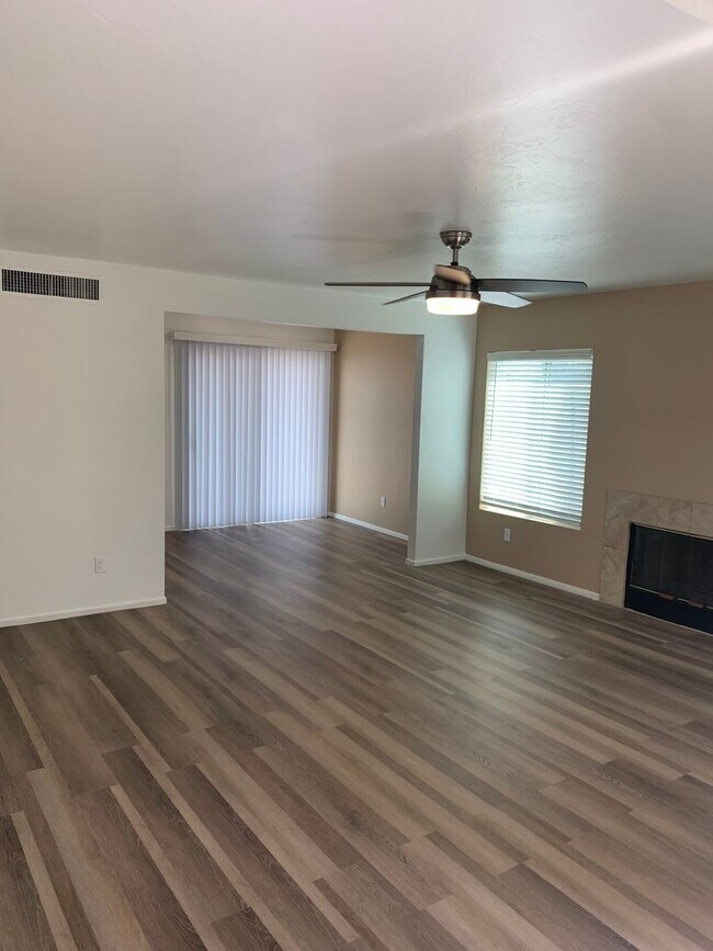 Foto del edificio - 336 E Limberlost-1