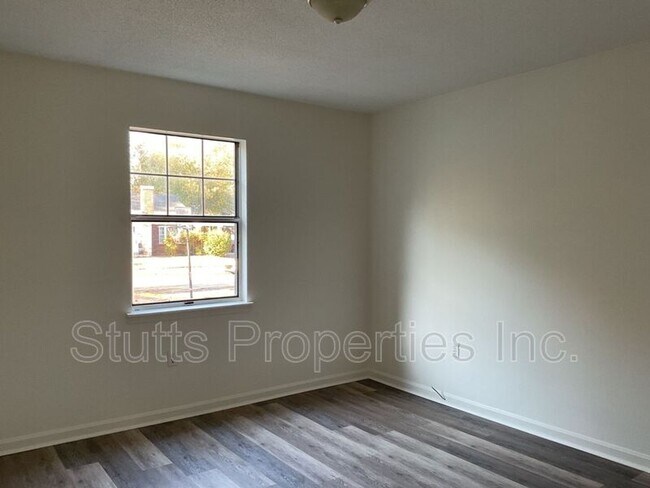 Building Photo - 510 E Irvine Ave