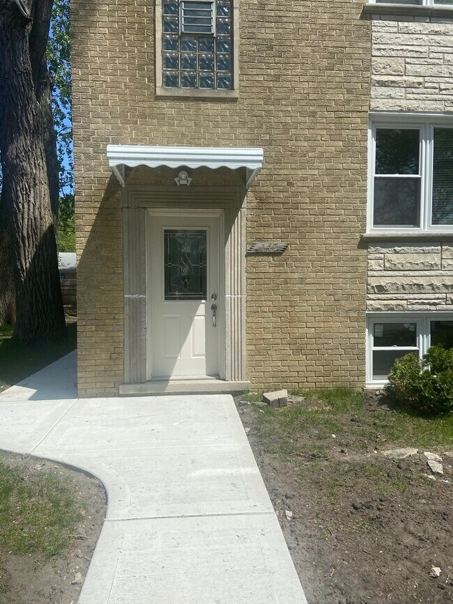 Building Photo - 147 Dodge Ave